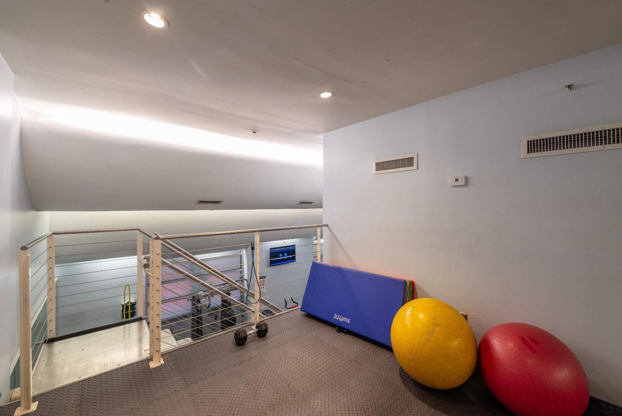 Apartamento Walking Score In Heart Of With A Gym *